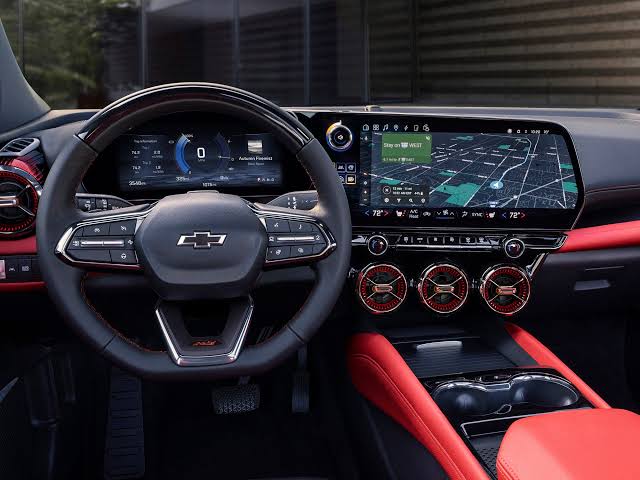 GM đặt cược vào AI trong xe nhưng CarPlay chưa biến mất hoàn toàn