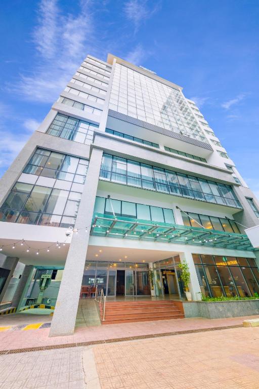 Khám phá Nha Trang tự túc, nghỉ dưỡng sang trọng tại Central Hotel, Business