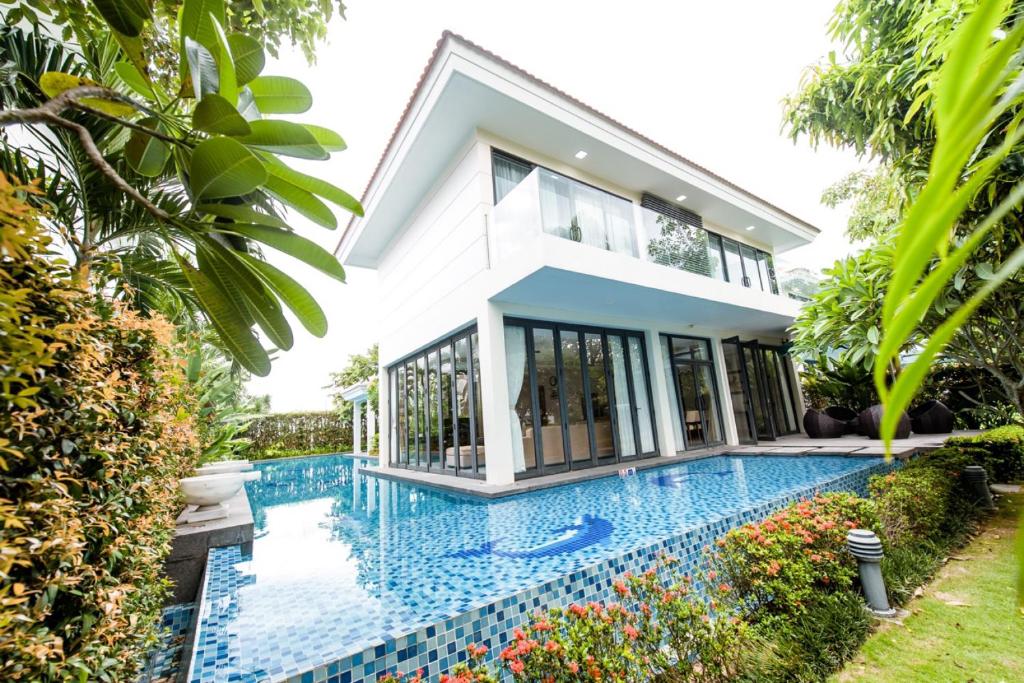 Ocean Villa, biệt thự nổi bật gần Ngũ Hành Sơn và sân golf Montgomerie Links