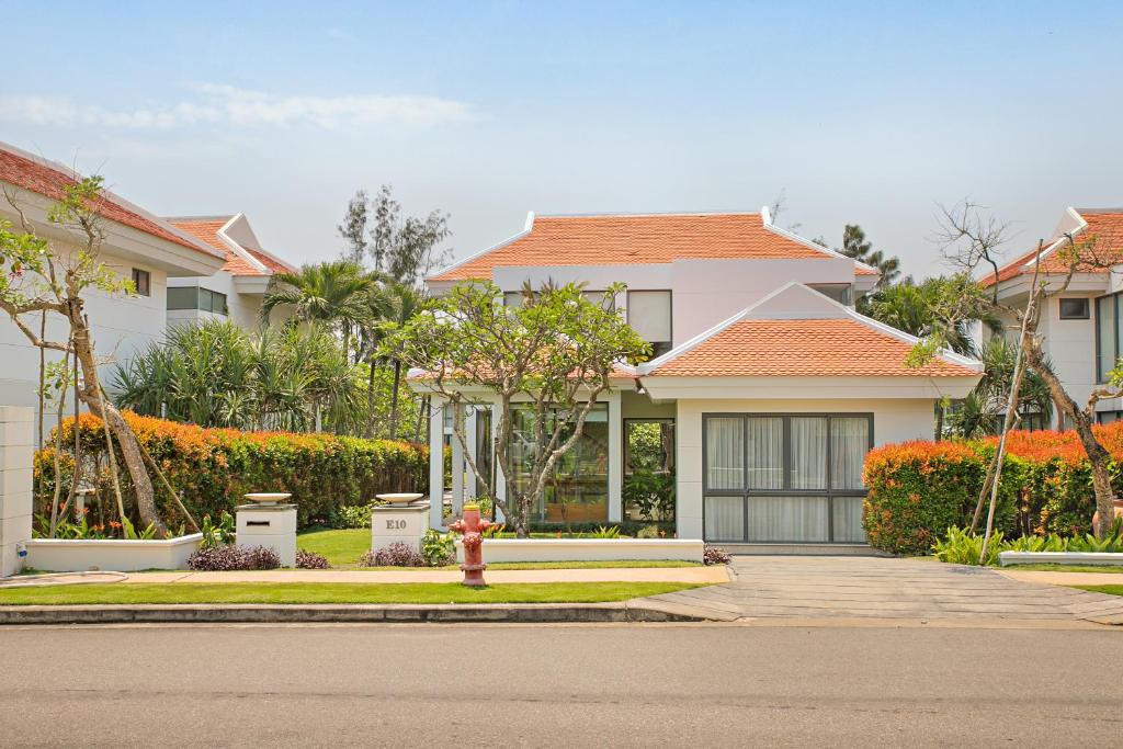 Resort Ocean Villa Đà Nẵng, nghỉ dưỡng gia đình với sân chơi trẻ em và bãi biển riêng