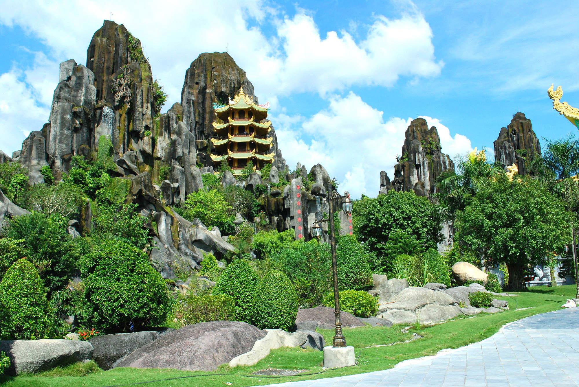 Tour Đà Nẵng mùa xuân, Huế, Bà Nà Hills, Mikazuki, Phố cổ Hội An từ Sài Gòn, hành trình di sản thư thái đầu năm trong 4 ngày 3 đêm