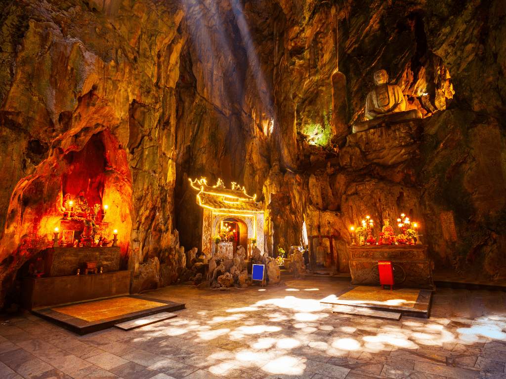 Tour Đà Nẵng Mùa Xuân 3 Ngày 2 Đêm, Cầu Vàng Bà Nà Đang Gọi Tên Bạn