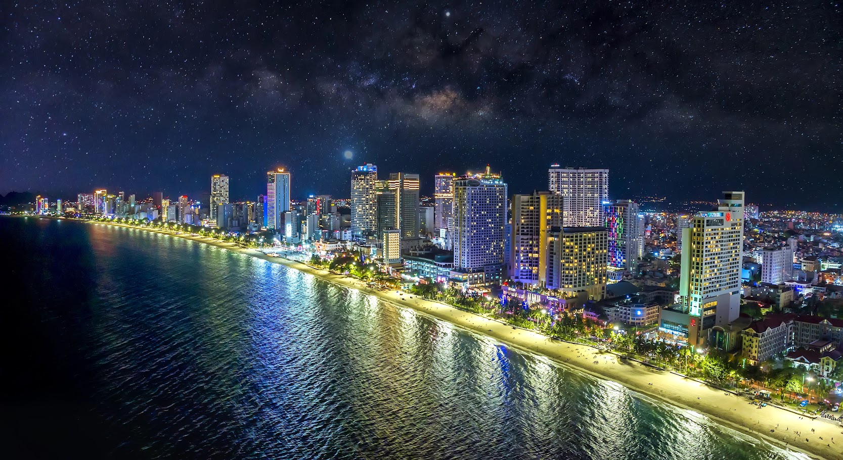Tour Nha Trang Tết Nguyên Đán, VinWonders cảm giác mạnh, Tháp Bà Ponagar cổ kính, Nhà thờ Đá, vườn nho Ninh Chữ từ Sài Gòn